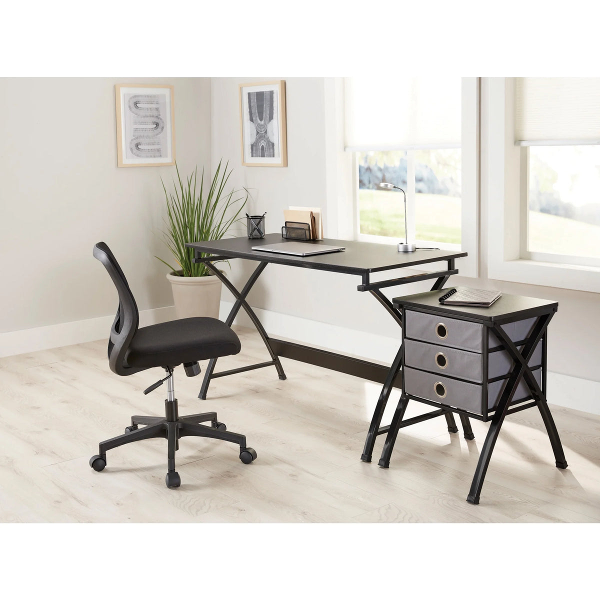 Black Mesh Fabric Low-Back Task Chair Z424029