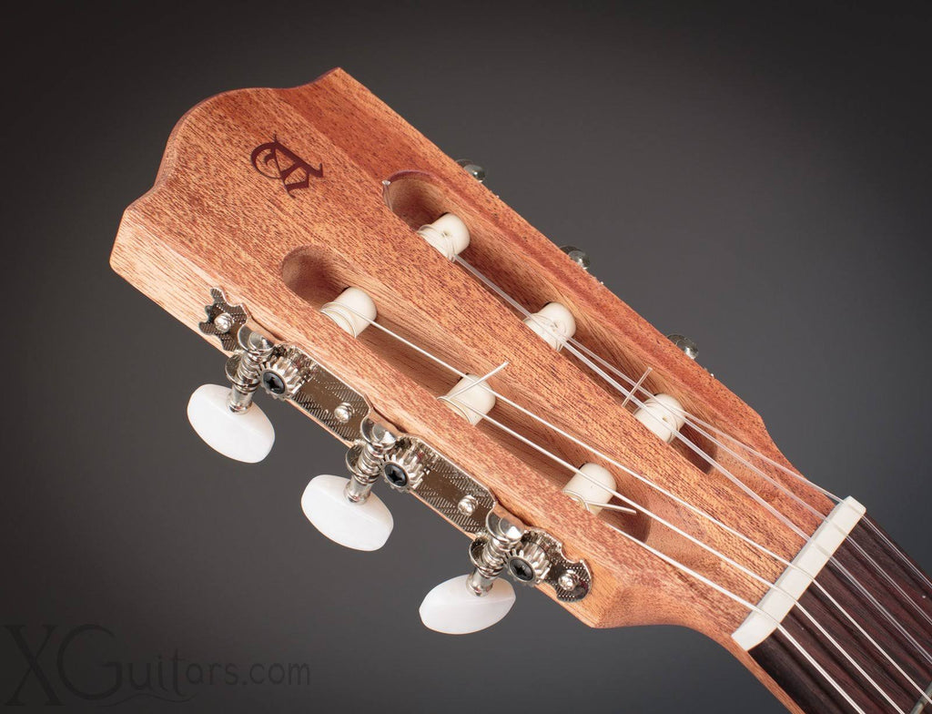 Classical Guitar Cedar Top H570