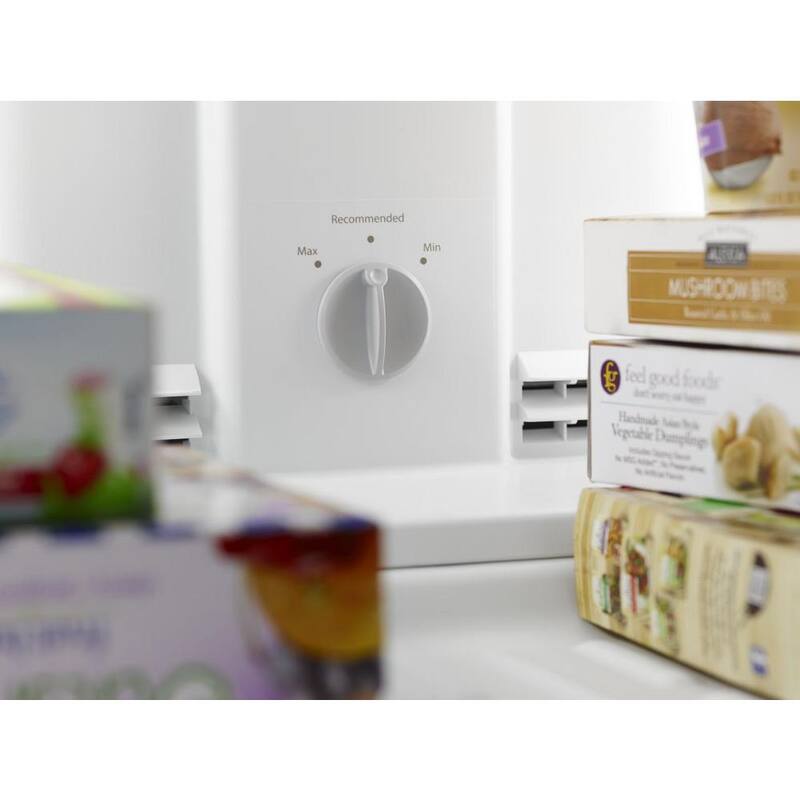 Top Freezer Refrigerator in White K985618