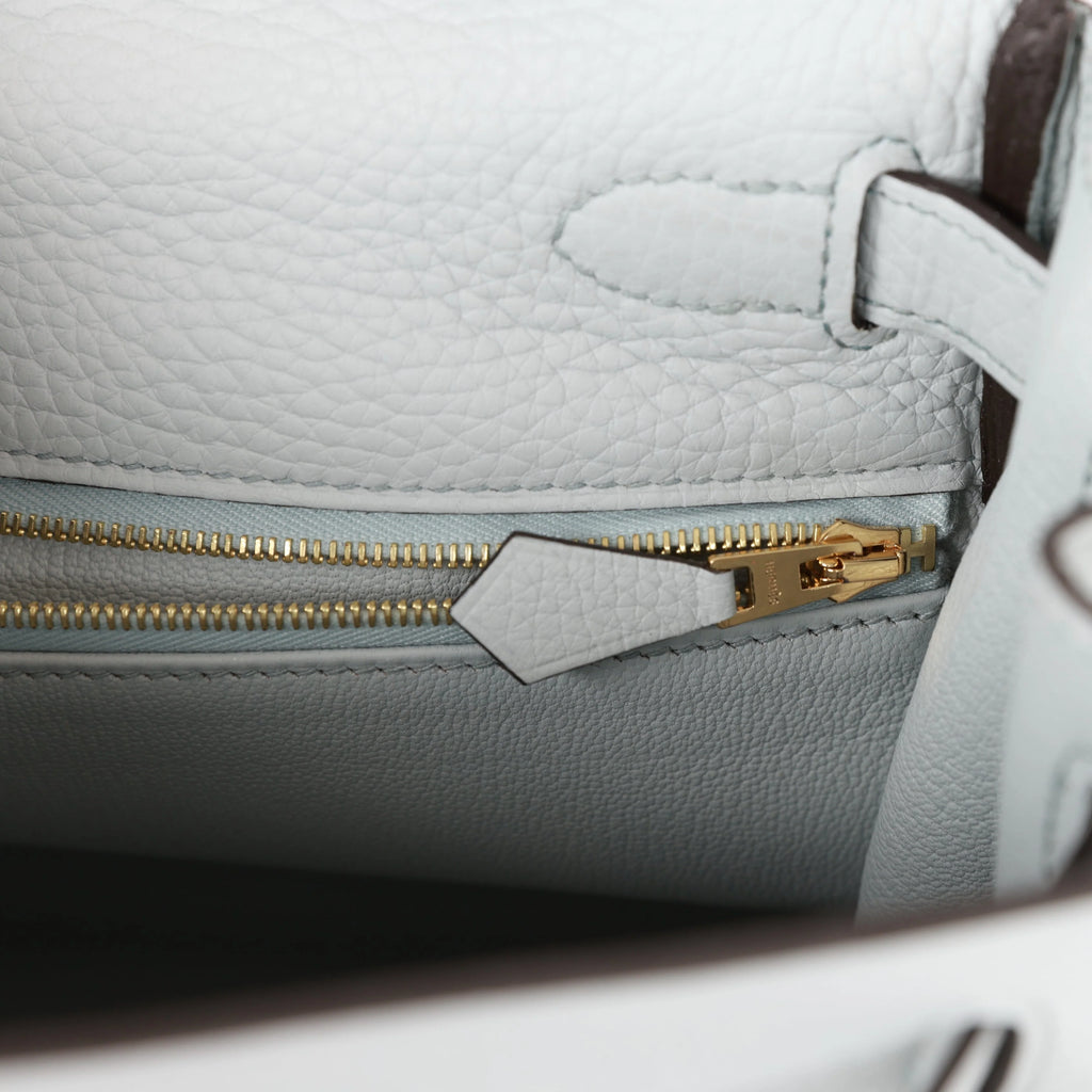 Bleu Pale Clemence 28 Handbag M7963